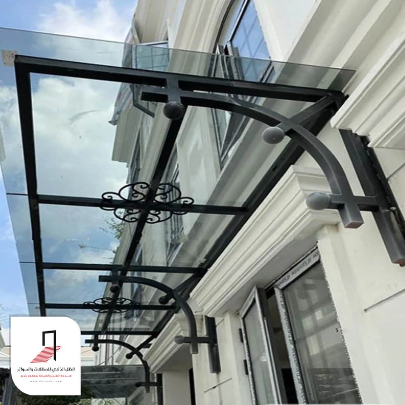 مظلات فوق الباب